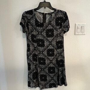 Forever 21 Black and White Paisley-Pattern Mini Dress Small